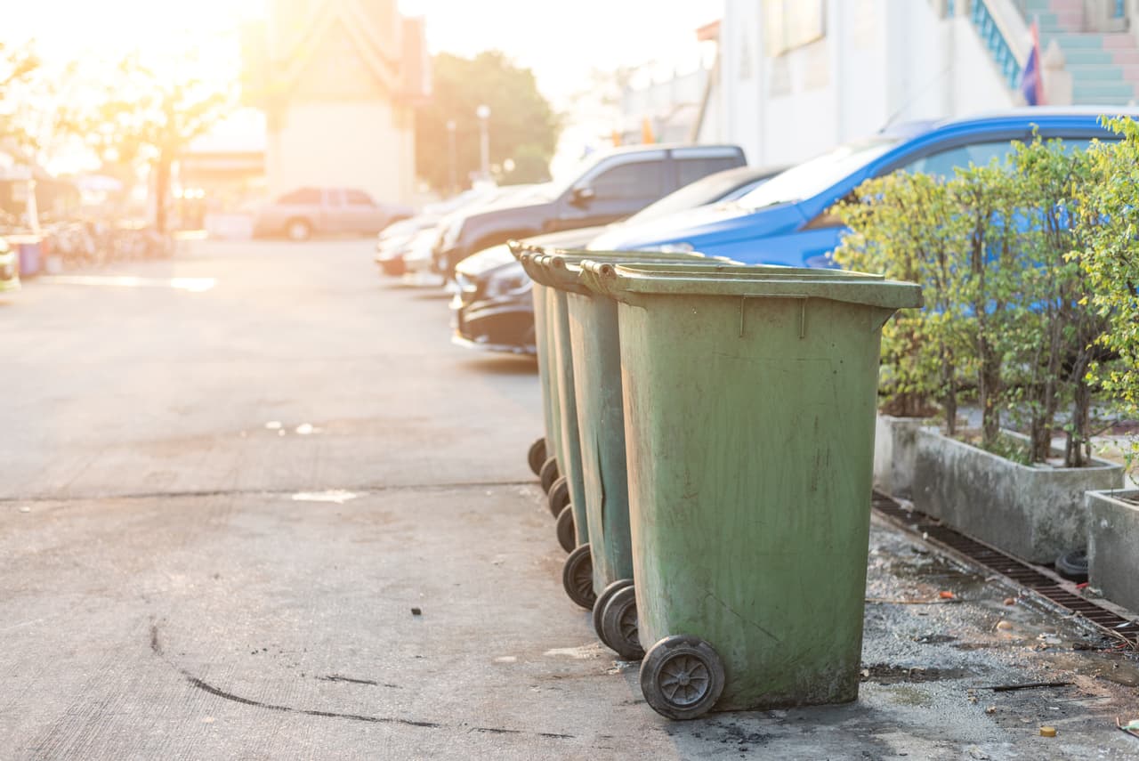 Prevenirlo es muy fácil. Lo primero que debes evitar es 
<b>estacionarte cerca de contenedores de basura.</b>