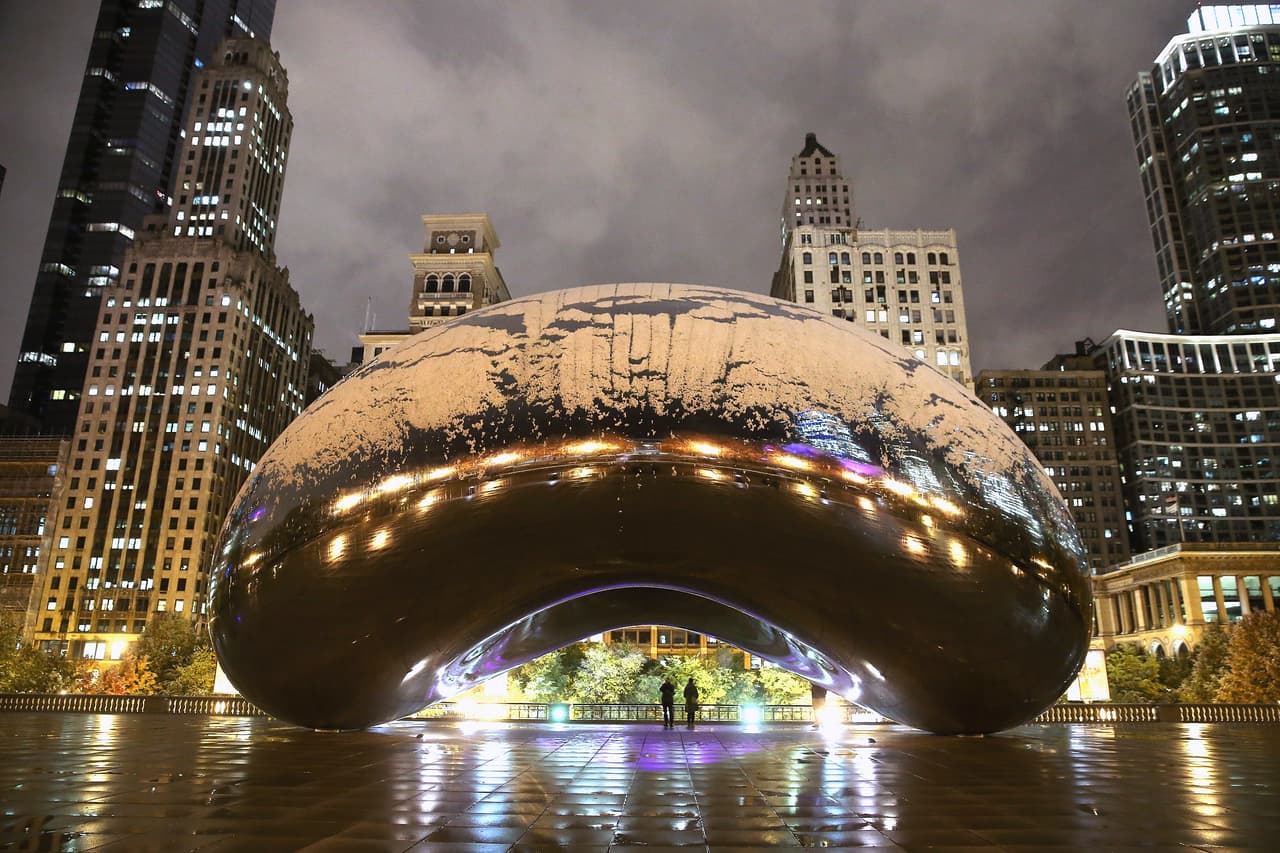 Chicago. Está repleto de atracciones. Pueden pasear por el turístico Navy Pier o tomar unas fotos en la escultura de espejos del Cloud Gate. También pueden relajarse a orillas del Lago Michigan, ir al ‘zoo’ (es gratuito) o al maravilloso ‘Shedd Aquarium’.