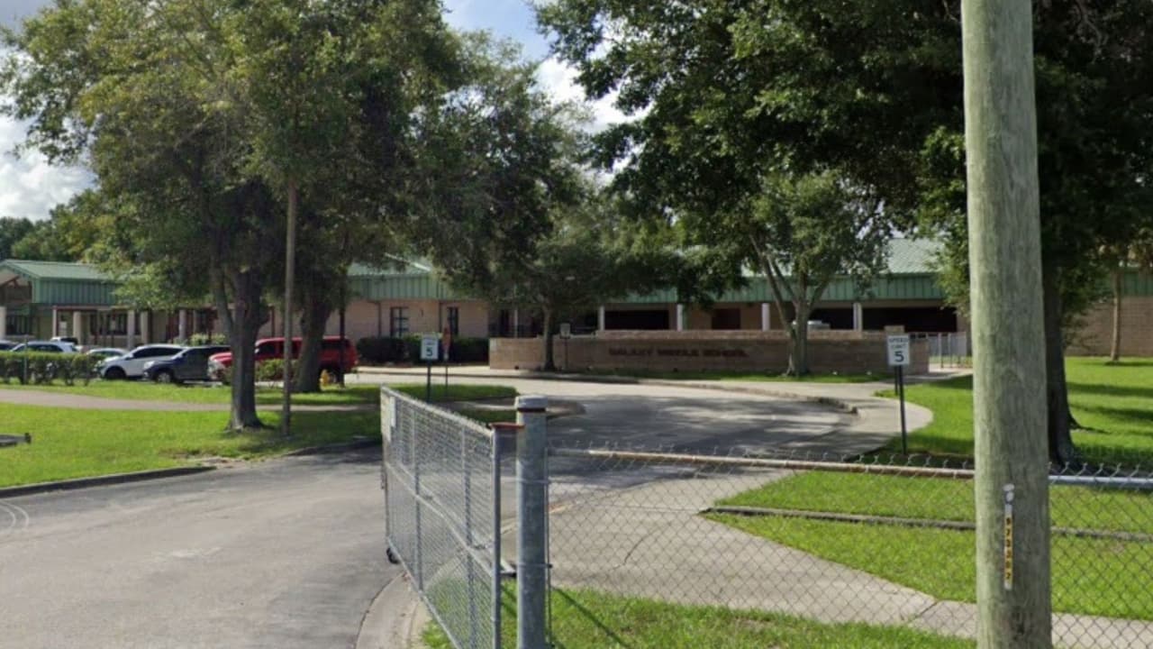 Estudiante de Deltona acusado de portar un arma de fuego en la escuela 