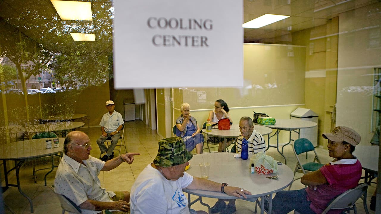 Para localizar más centros de enfriamiento en el Condado de Pima puede 
<a href="https://www.pima.gov/2307/Cooling-Centers" target="_blank">visitar este enlace</a>.