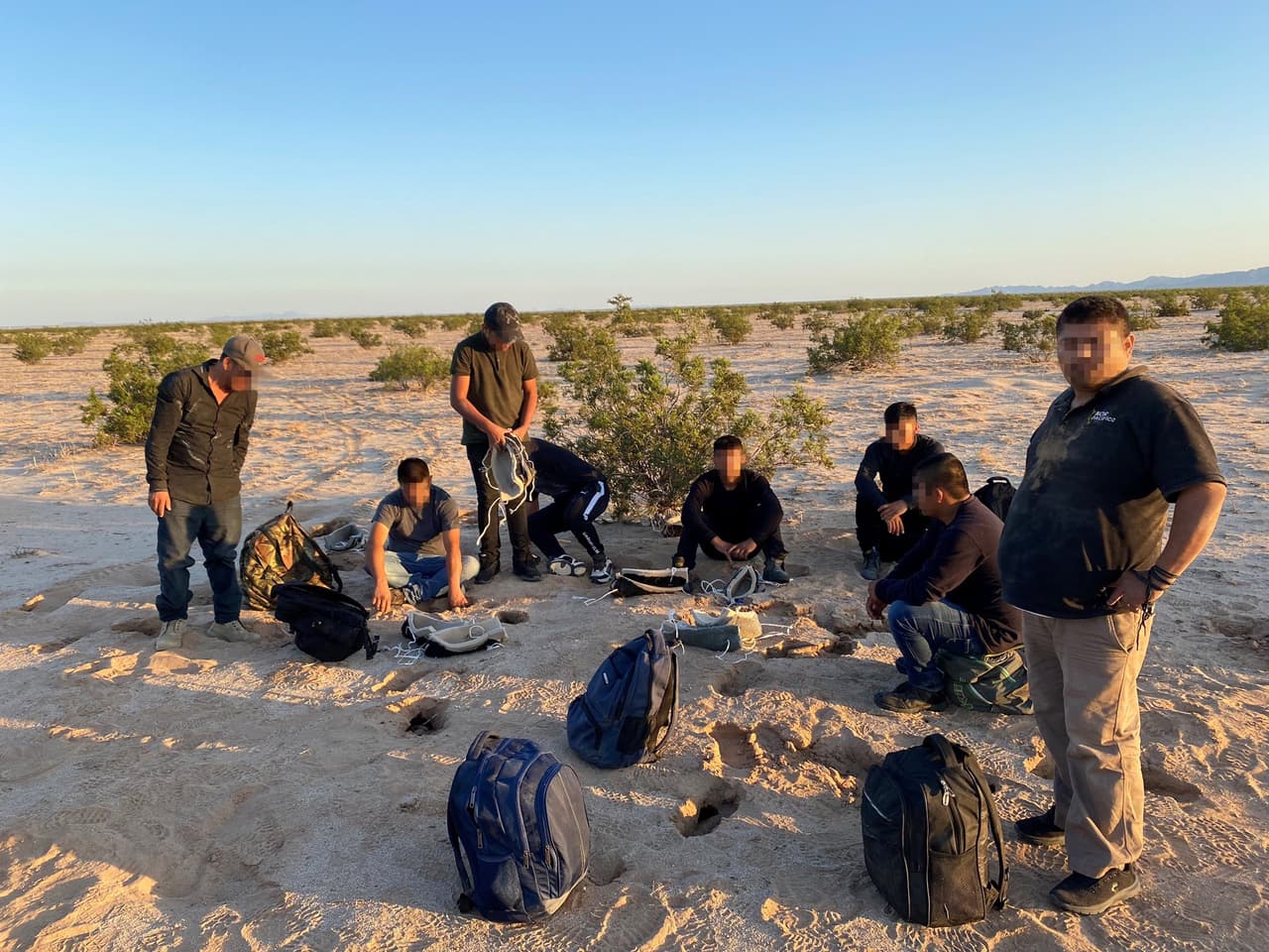 Agentes de la estación de Ajo arrestaron a un grupo de cuatro migrantes mexicanos que intentaban evadir el arresto. Dentro del grupo, fue identificado Rene Vasquez-Flores, un delincuente sexual previamente condenado en California.