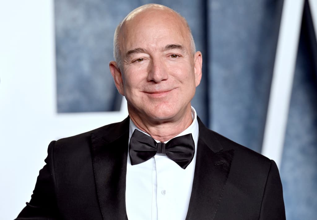 Cómo consiguió Jeff Bezos volver a destronar a Musk y recuperar su puesto como el hombre más rico del mundo 