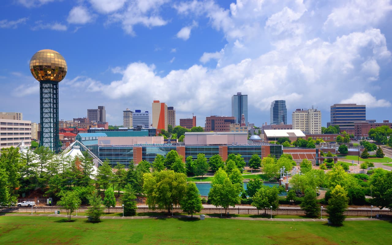 <h3 class="cms-H3-H3">4.- Tennessee</h3>
<br>
<br>📌 Puntuación de agotamiento: 6.8
<br>📌 Tiempo de trabajo por semana: 39 horas 18 minutos
<br>📌 Promedio salario anual: $62,000
<br>📌 Promedio tiempo de viaje de ida: 25 minutos
<br>📌 Búsquedas anuales en Google de “agotamiento”: 9,760