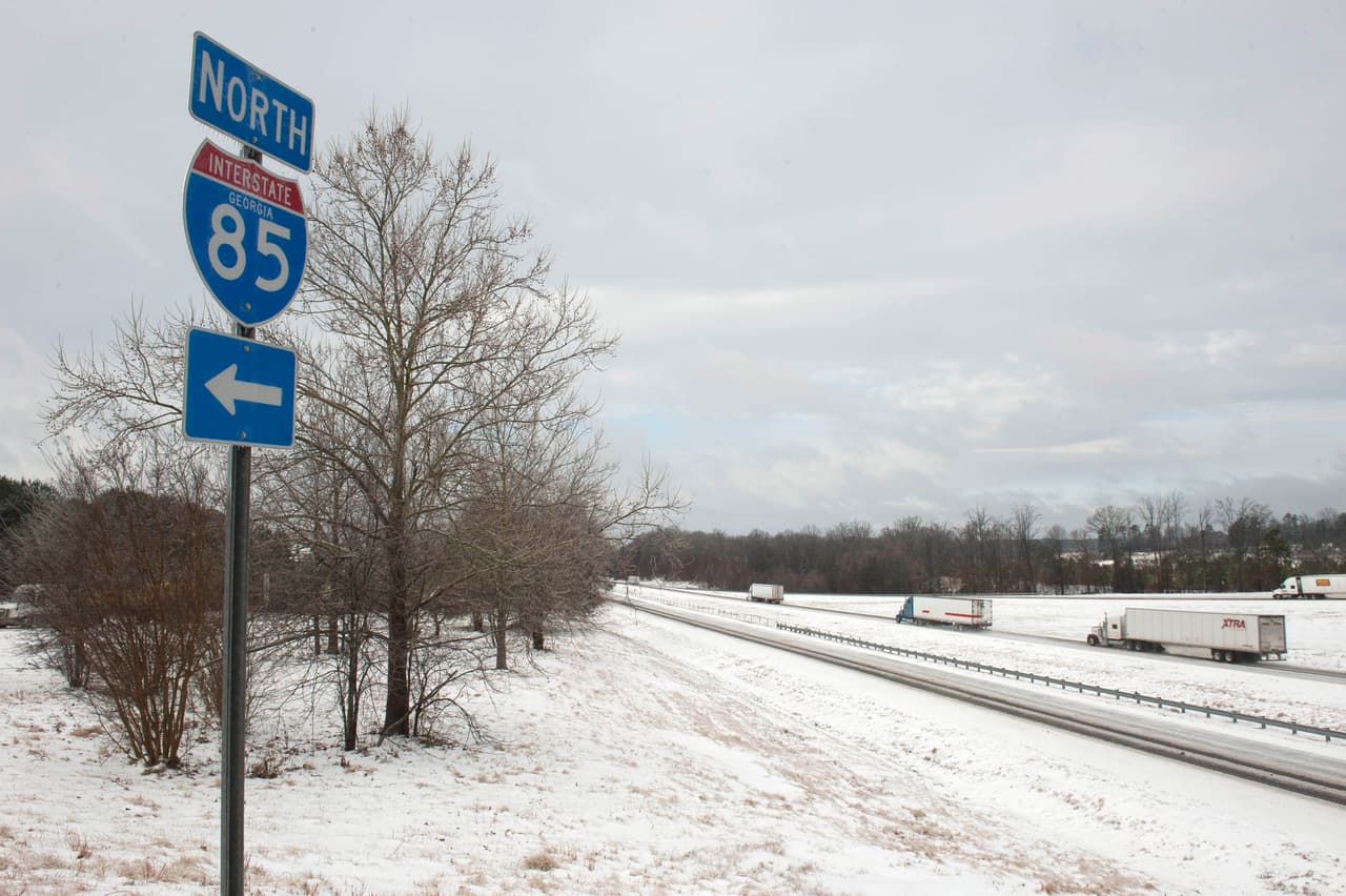<b>Puesto 6. Interestatal 85 (I-85). 47.1 muertes por cada 100 millas.</b> Sus 669 millas recorren Alabama, Georgia, Carolina del Sur, Carolina del Norte y Virginia
<b>. </b>Esta vía tuvo la mayor frecuencia de accidentes fatales en condiciones climáticas adversas (6.1 accidentes fatales por cada 100) y ocupa el cuarto lugar en accidentes en la oscuridad (17.3 por cada 100 millas) .
