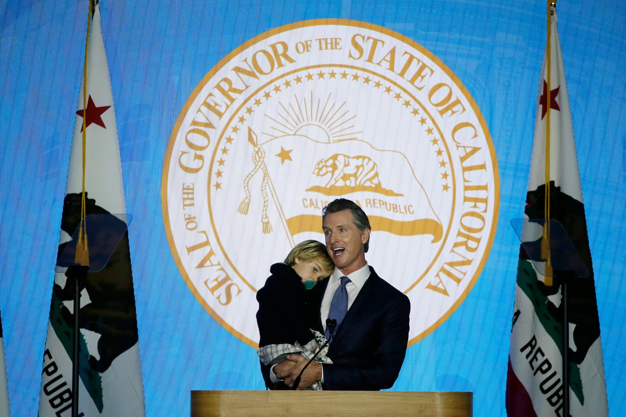 "Cada persona debe tener acceso a salud de calidad y asequible", dijo Newsom durante su primer discurso en la toma de posesión.
<br>