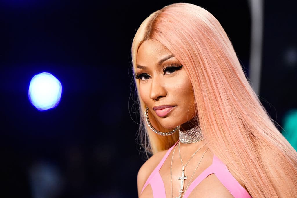 <b>Y Nicky Minaj, </b>quien acaba de comprar una mansión en Nueva Jersey, comentó en Twitter: “Me encanta Chris Rock. 
<b>No creo que hubiera hecho esa broma si hubiera sabido lo que Jada compartió recientemente</b>, pero entre él y todo el equipo en los #Oscars, quieres decirme que NINGUNO de ustedes escuchó a esta mujer compartir esta historia desgarradora”.