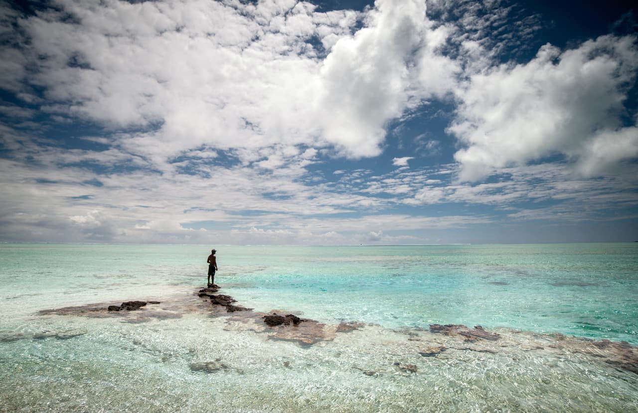 <b>El Archipiélago Tuamotu,</b> ubicado en la Polinesia Francesa, es el destino favorito para bucear por la riqueza de sus arrecifes de coral y la transparencia de sus aguas. Un verdadero paraíso tropical color azul turquesa. | Foto: Getty Images. 
<br>