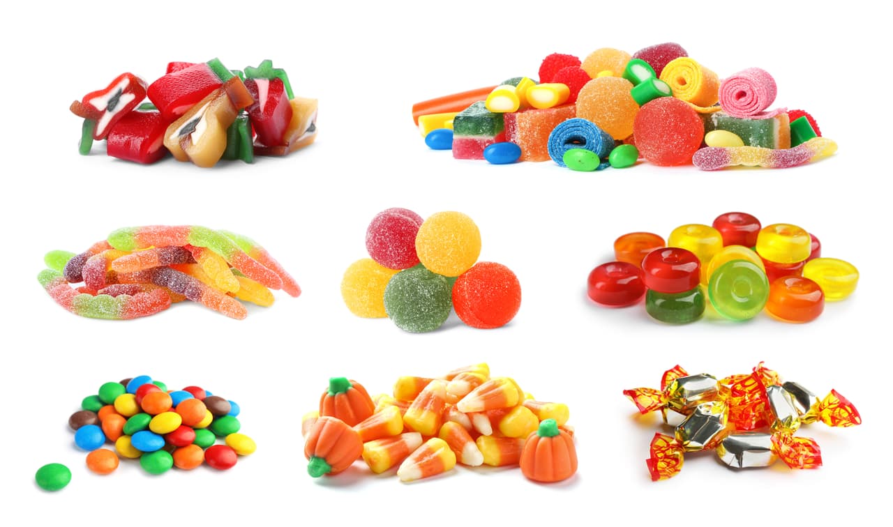 Aunque los niños de esta edad ya pueden masticar y tragar, los dulces duros y la goma de mascar también representan una amenaza.