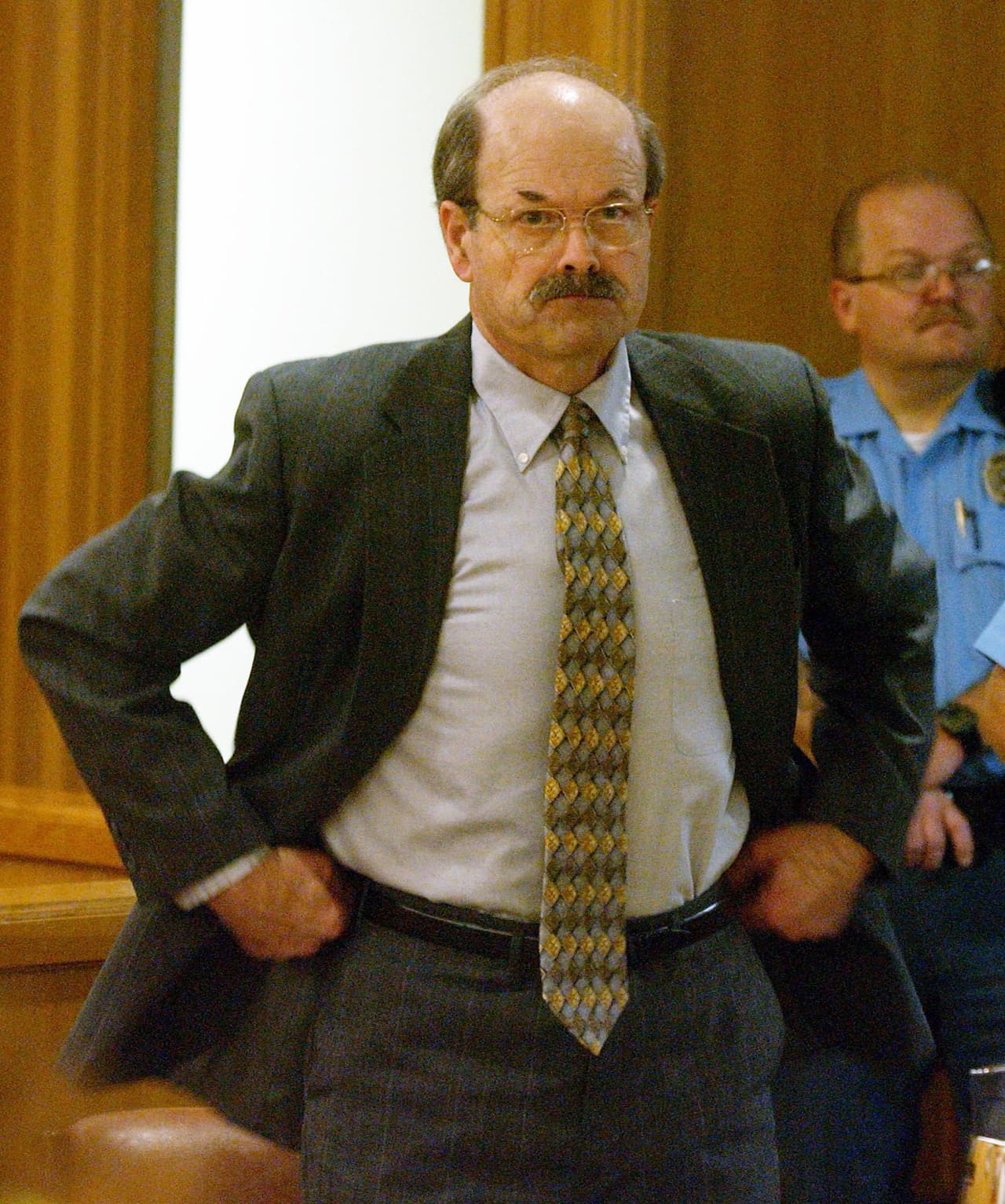 <b>Dennis Lynn Rader</b>. Asesinó a 10 personas en el condado de Sedgwick, Wichita, Kansas, entre 1974 y 1991. Era conocido por envías cartas a la policía con detalladas descripciones de sus crímenes. Miembro de una iglesia luterana, fue atrapado más de 10 años después del último crimen cuando se reabrieron los casos para investigar con pruebas de ADN. Fue arrestado y condenado en 2005.