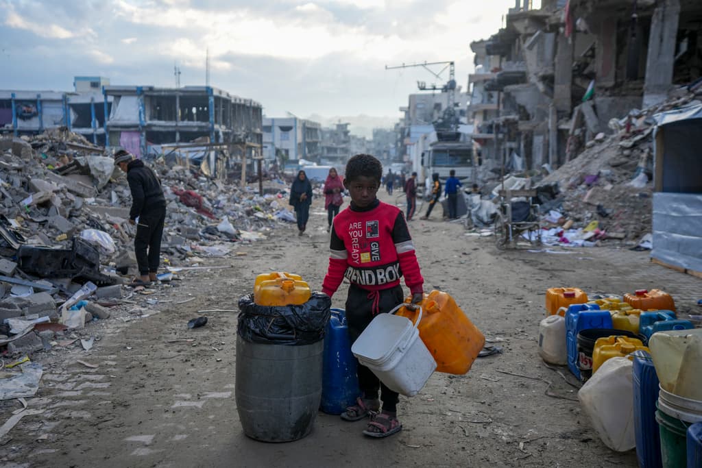 Trump quiere que EEUU “tome el control” de Gaza y reubique a los palestinos: por qué sería ilegal