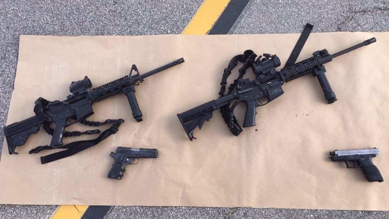 En este contexto, el presidente Biden anunció seis órdenes ejecutivas para el 
<a href="https://www.univision.com/temas/control-de-armas">control de armas</a> en Estados Unidos, apoyadas por muchos funcionarios y congresistas en Washington, pero sin el respaldo de los republicanos. 
<a href="https://www.univision.com/noticias/politica/biden-armas-de-fuego-control-decretos-armas-fantasma"><b>Ver más de esta noticia.</b></a>
