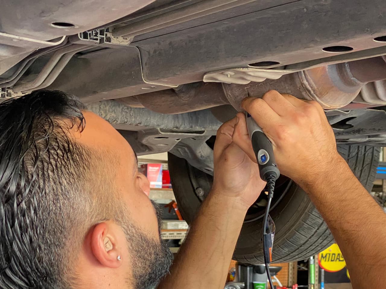 El proceso para grabar la serie de su placa solo toma unos 30 minutos, ya que también reciben una inspección general a su 
<a href="https://www.univision.com/local/fresno-kftv/bakersfield-robo-autos">auto </a>g ratis. Es posible que el proceso se tenga que repetir por segunda vez para asegurar la grabación de la serie. 
<br>