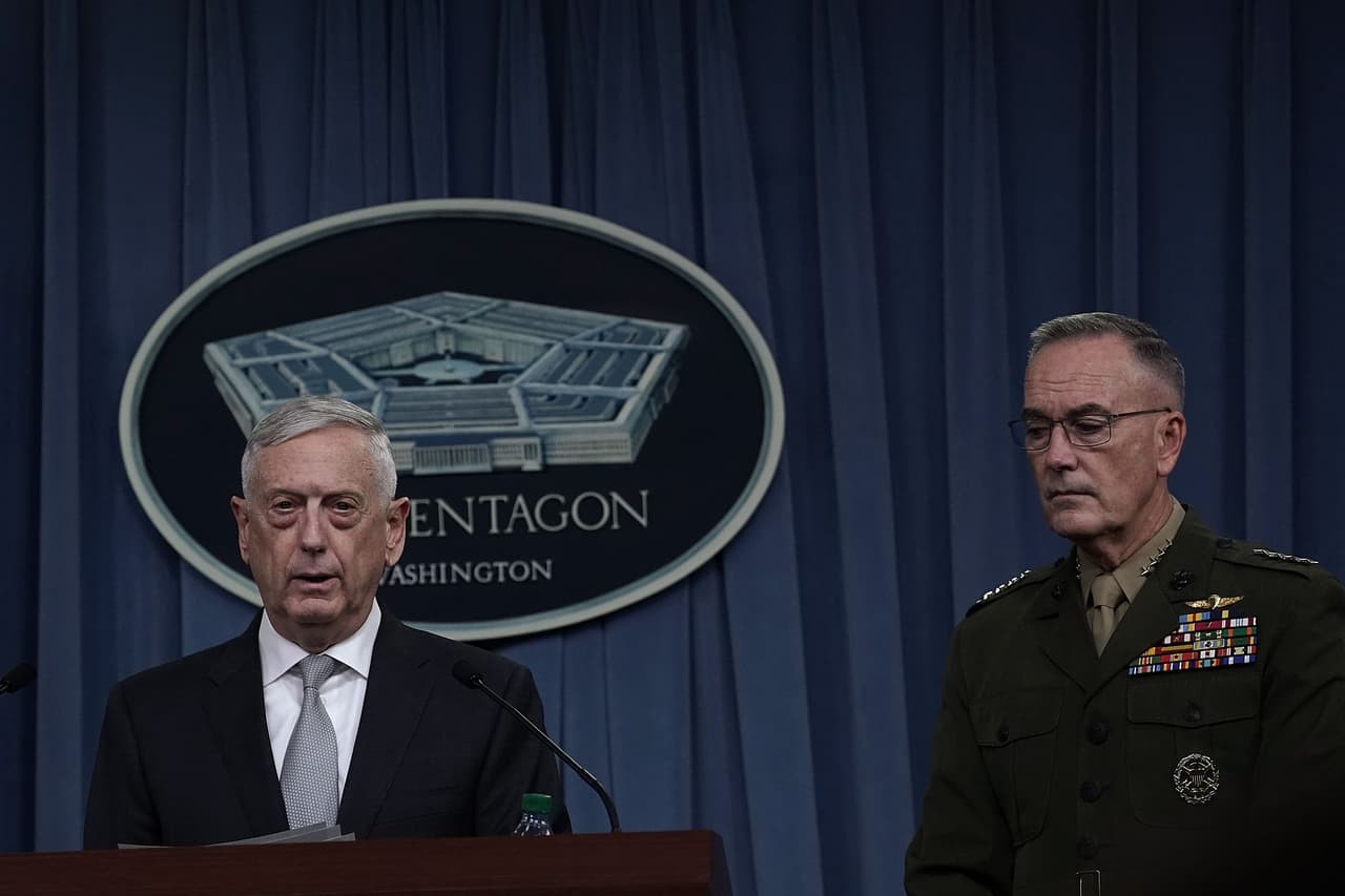 El secretario de defensa estadounidense, Jim Mattis, y el jefe de Estado Mayor Conjunto, general Joseph Dunford, informaron sobre los ataques en el Pentágono. Aseguran que fueron disparados 105 misiles contra centros de almacenamiento de armas químicas en Siria con el fin de anular la capacidad de que las use nuevamente.