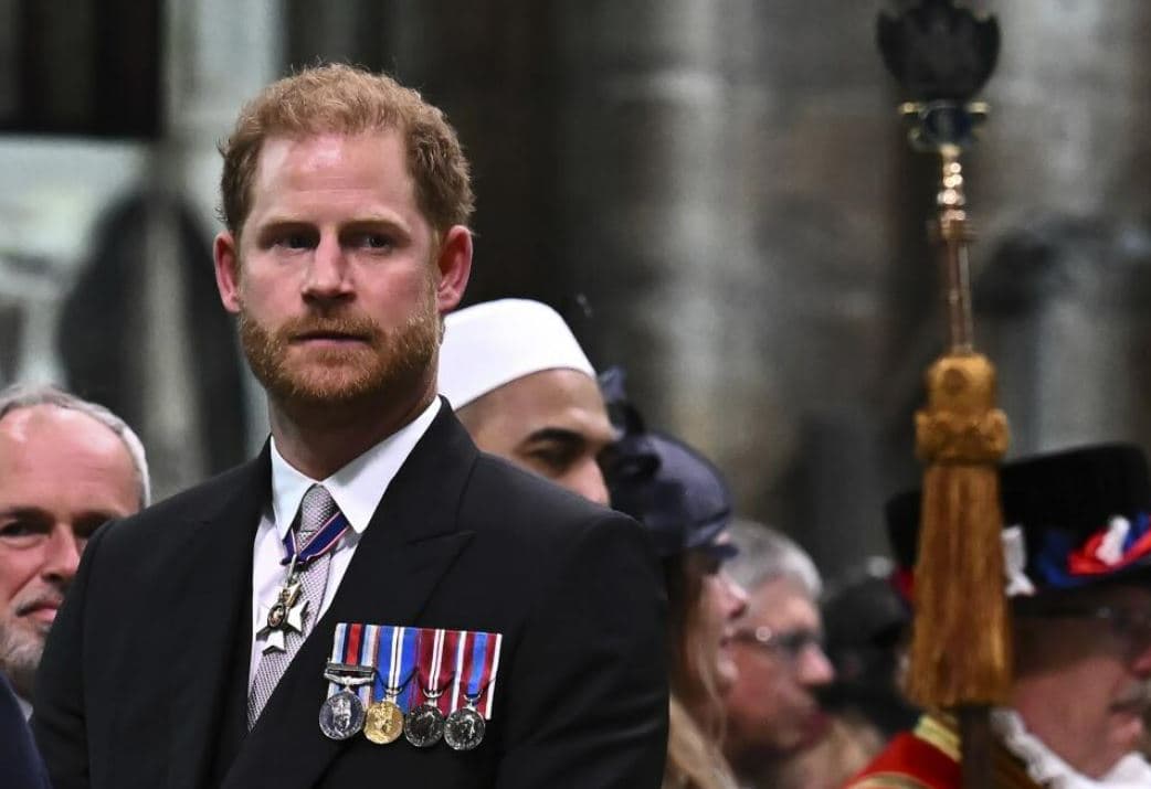 Harry, la soledad del segundo hijo del rey Carlos III el día de la coronación de su padre