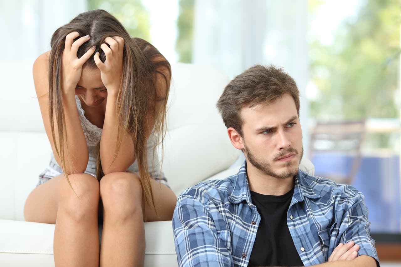 Sin embargo, existe otro tipo de mentiras son muy dañinas porque causan la pérdida de la confianza, y producen dolor e inestabilidad emocional. 
<br>Cuando alguien miente y al hacerlo pierde la confianza de quien está a su lado algo hermoso se rompe que luego cuesta mucho reparar.