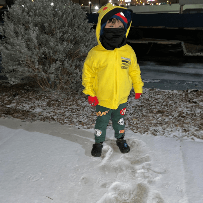 La tormenta invernal trajo una densa capa de nieve que cubrió la ciudad y varias zonas del centro de Texas. 
<br>
<br>Usuarios de Univision enviaron las imágenes de cómo vivieron la primer nevada del 2025.