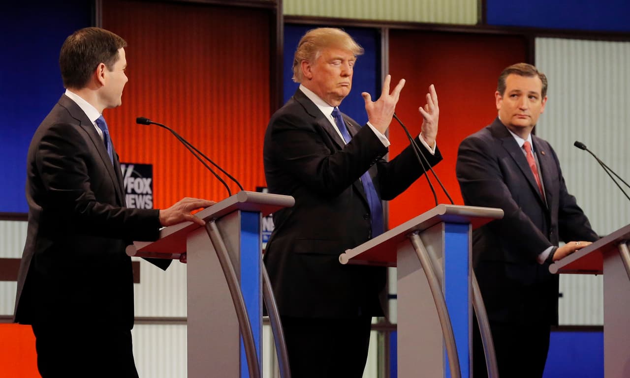 <b>El tamaño (de las manos) importa.</b> La estrategia combativa de Marco Rubio contra Donald Trump en el 
<b><a href="http://www.univision.com/noticias/destino-2016/asi-fue-el-primer-debate-republicano-despues-del-supermartes">debate de Detroit, Michigan</a></b>, llevó a los precandidatos a una discusión cercana al absurdo: la talla de las manos del empresario. 3 de marzo de 2016.