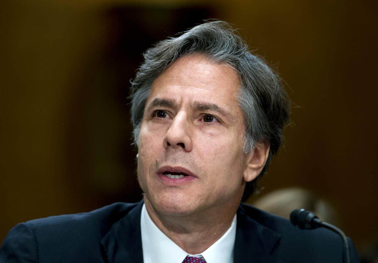 <b>Secretario de Estado: Antony Blinken</b>. Fue asesor de seguridad nacional de Biden cuando este era vicepresidente en la administración Obama. Mientras Biden era senador, fue director de personal del Comité de Relaciones Exteriores de dicho órgano legislativo. También trabajó para su campaña presidencial en 2008.