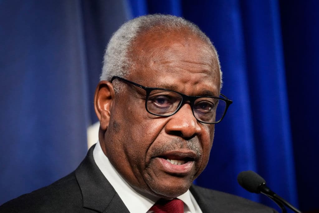 Las nuevas revelaciones de los “extravagantes regalos sin precedente” que recibió (y no declaró) el juez Clarence Thomas