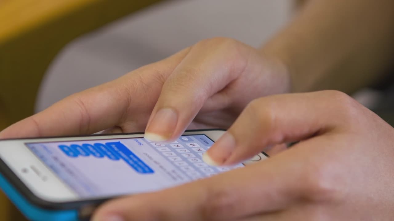 También es importante saber cómo se va a comunicar con el resto del mundo mientras se encuentran en cuarentena o aislados. 
<br>