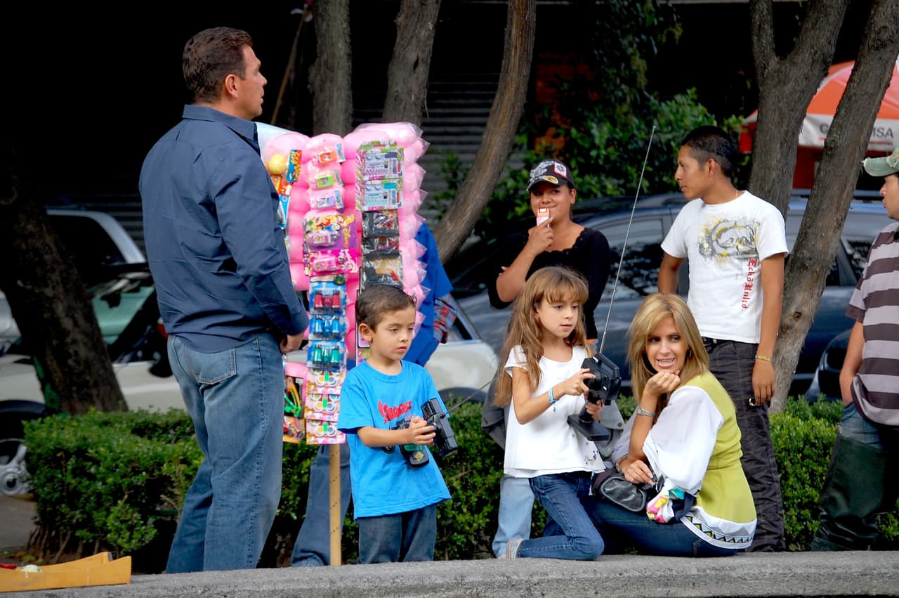 En la actualidad, la actriz tiene dos2 hijos, Ximena y Héctor, y se encuentra totalmente dedicada a ellos, dejando la actuación en las telenovelas a un lado, apareciendo en 'Sueños y caramelos' en el año 2005.