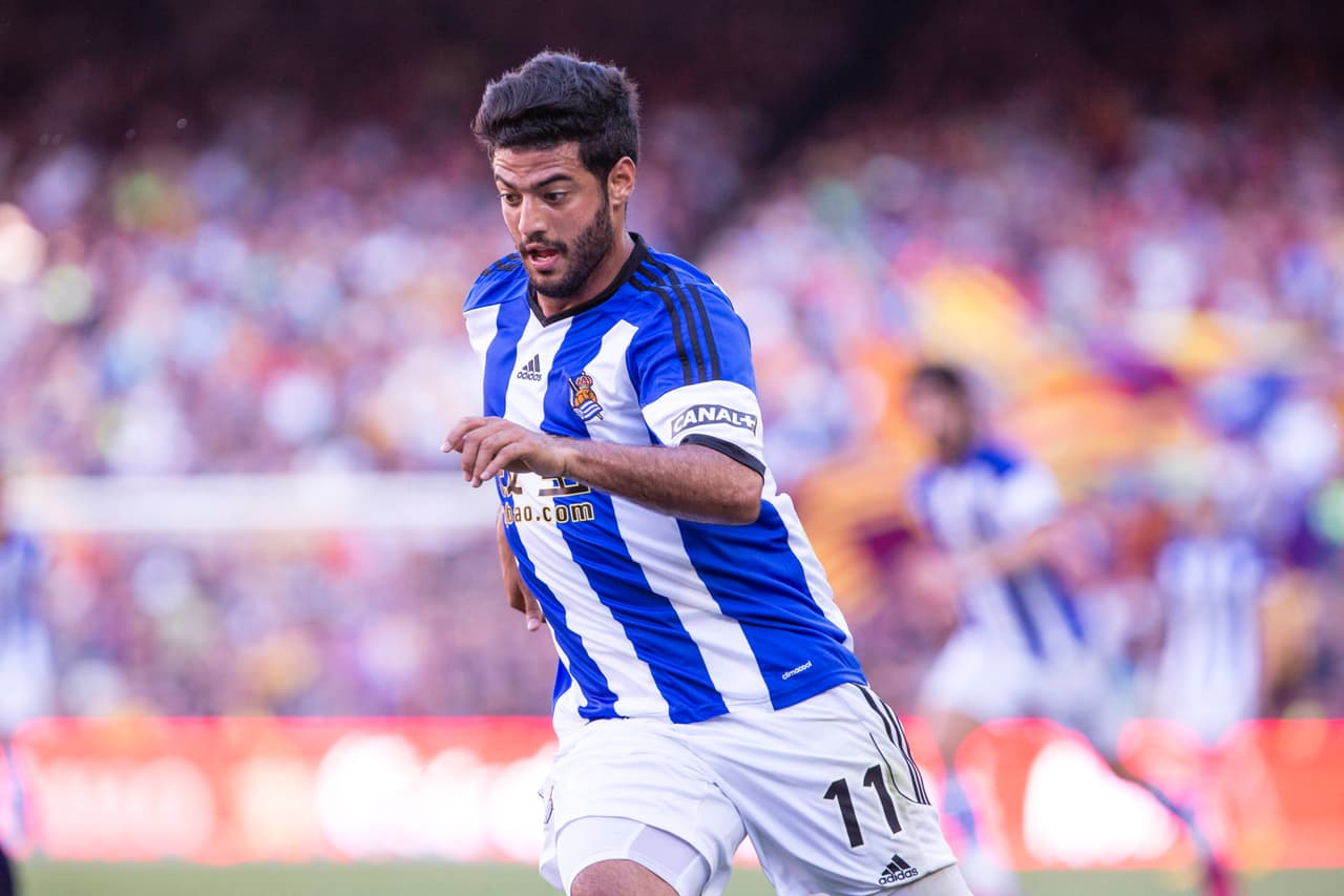 En el 2010 se le relacionó con Carlos Vela, quien dentro y fuera de las canchas siempre da de qué hablar.