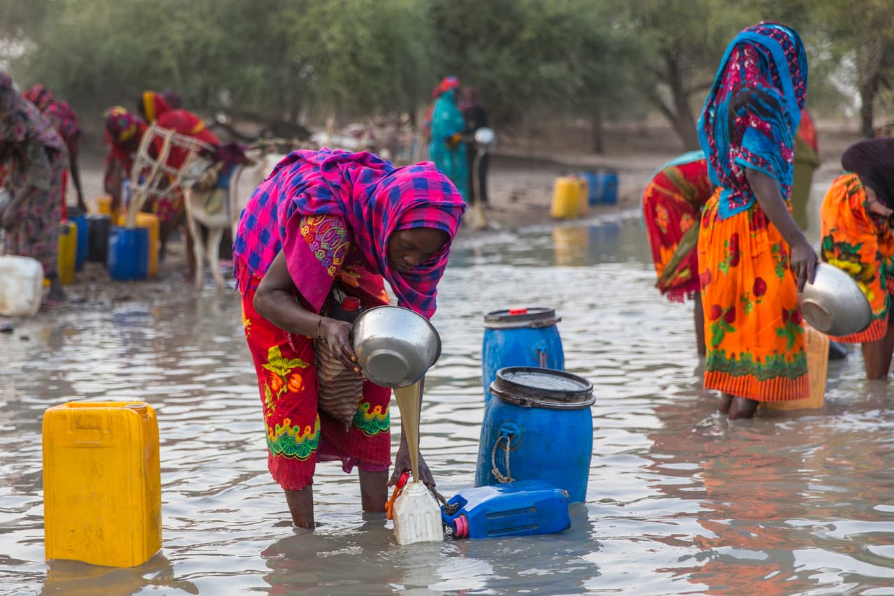 <b>Chad.</b> La advertencia de viajes a este se actualizó el 17 de abril de 2021. 
<br>
<br>El grupo en la categoría “Nivel 4: no viajar” del Departamento de Estado incluye a
<a href="https://travel.state.gov/content/travel/en/traveladvisories/traveladvisories.html/"><u> países en conflicto o con altos índices de violencia</u></a>. Se anunció esta semana que la lista se alineará con las 
<a href="https://www.cdc.gov/coronavirus/2019-ncov/travelers/map-and-travel-notices.html"><u>recomendaciones de viajes</u></a> de los Centros de Control y Prevención de Enfermedades (CDC) por la pandemia de covid-19.
