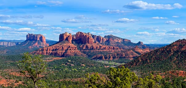 <b>El parque estatal Red Rocks</b>
<br>Este lugar es un paraíso para los amantes de la naturaleza y ofrece impresionantes vistas de formaciones de roca, además tiene diversas actividades recreativas.