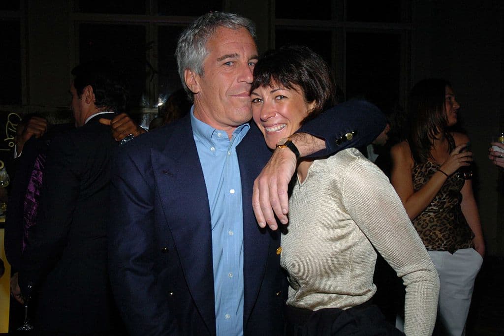 Ghislaine Maxwell junto a Jeffrey Epstein.