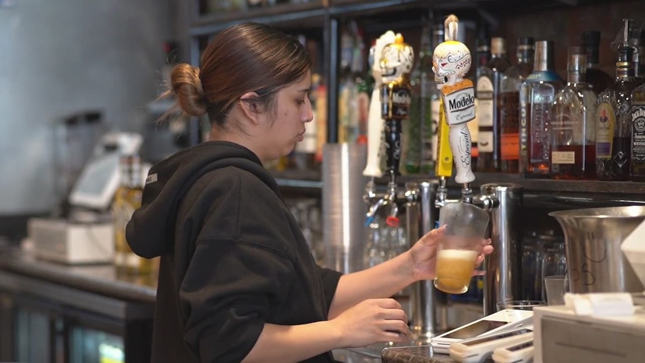 Sacramento creará zonas de entretenimiento donde permitirá consumir alcohol en la vía pública