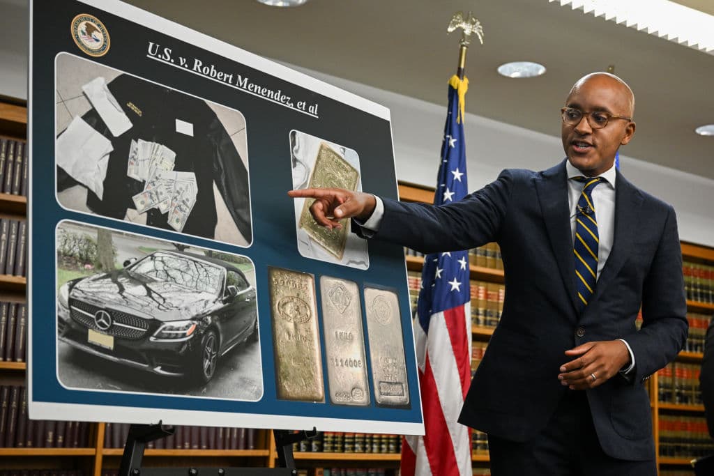 El fiscal Damian Williams presentó el caso contra Menéndez. (Photo by Alexi J. Rosenfeld/Getty Images)