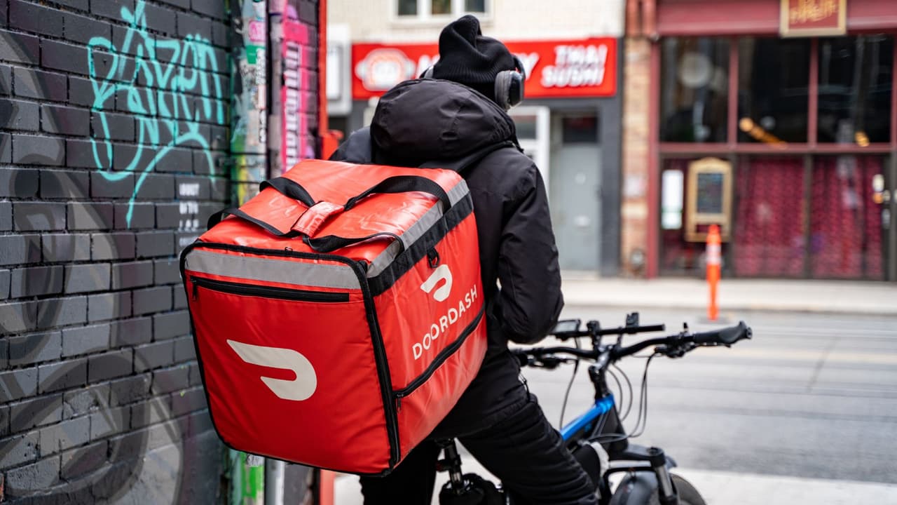 Funcionario de NY dispara a repartidor de DoorDash que pidió direcciones tras perderse en su ruta