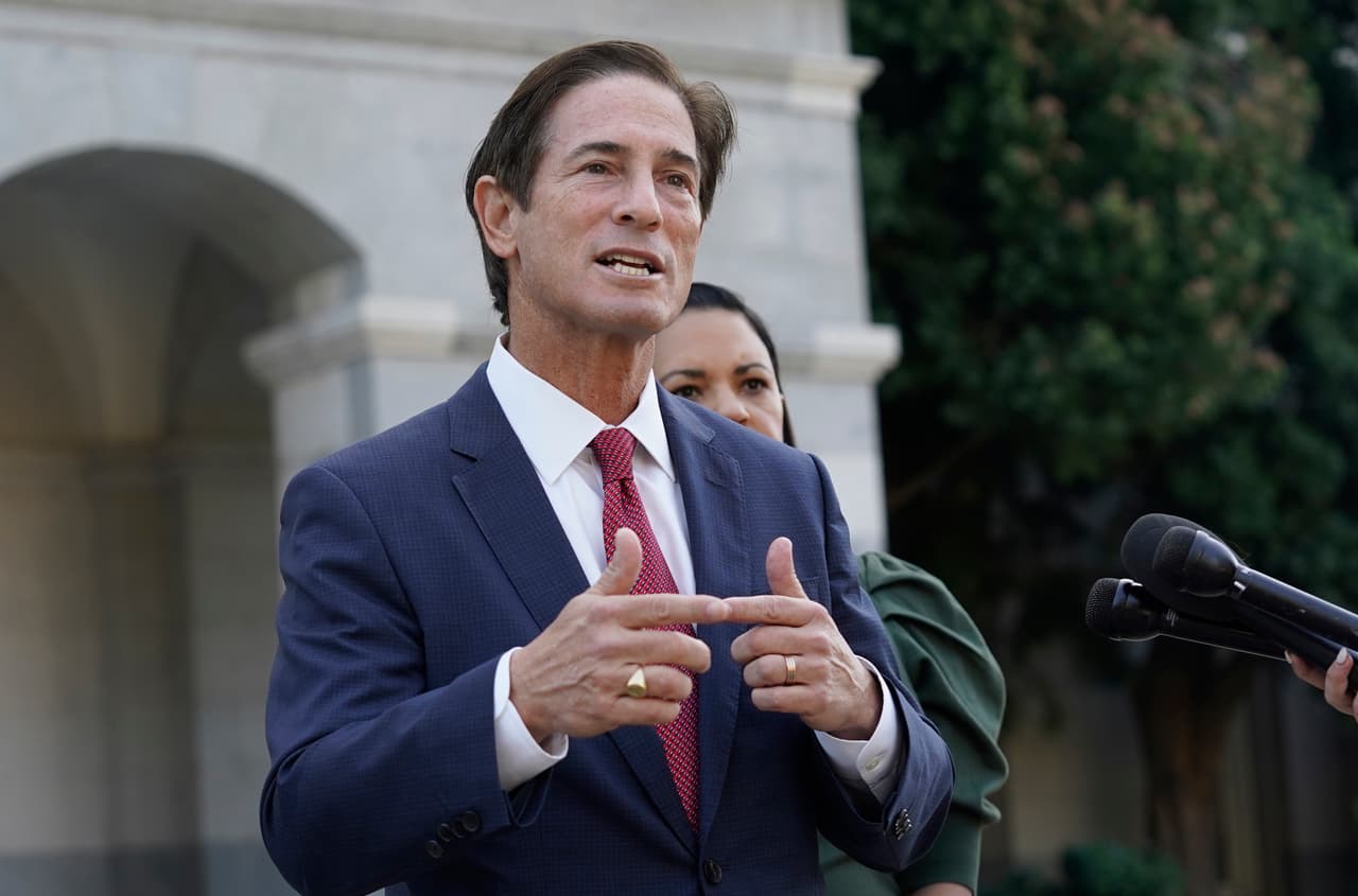 <h2 class="cms-H2-H2">Nathan Hochman gana las elecciones</h2>
<br>
<br>
<b>5 de noviembre 2024: </b>Nathan Hochman vence a a George Gascón en las elecciones para nuevo fiscal de Los Ángeles, donde suplirá a George Gascón, y señala que "quiere revisar el caso detalladamente", lo que pone en duda una posible resentencia para los hermanos Menéndez.