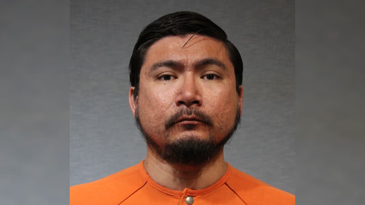 El Padre Ricardo, de la Diócesis de Dallas, presuntamente hizo tocamientos a una niña de 10 años, según orden de arresto