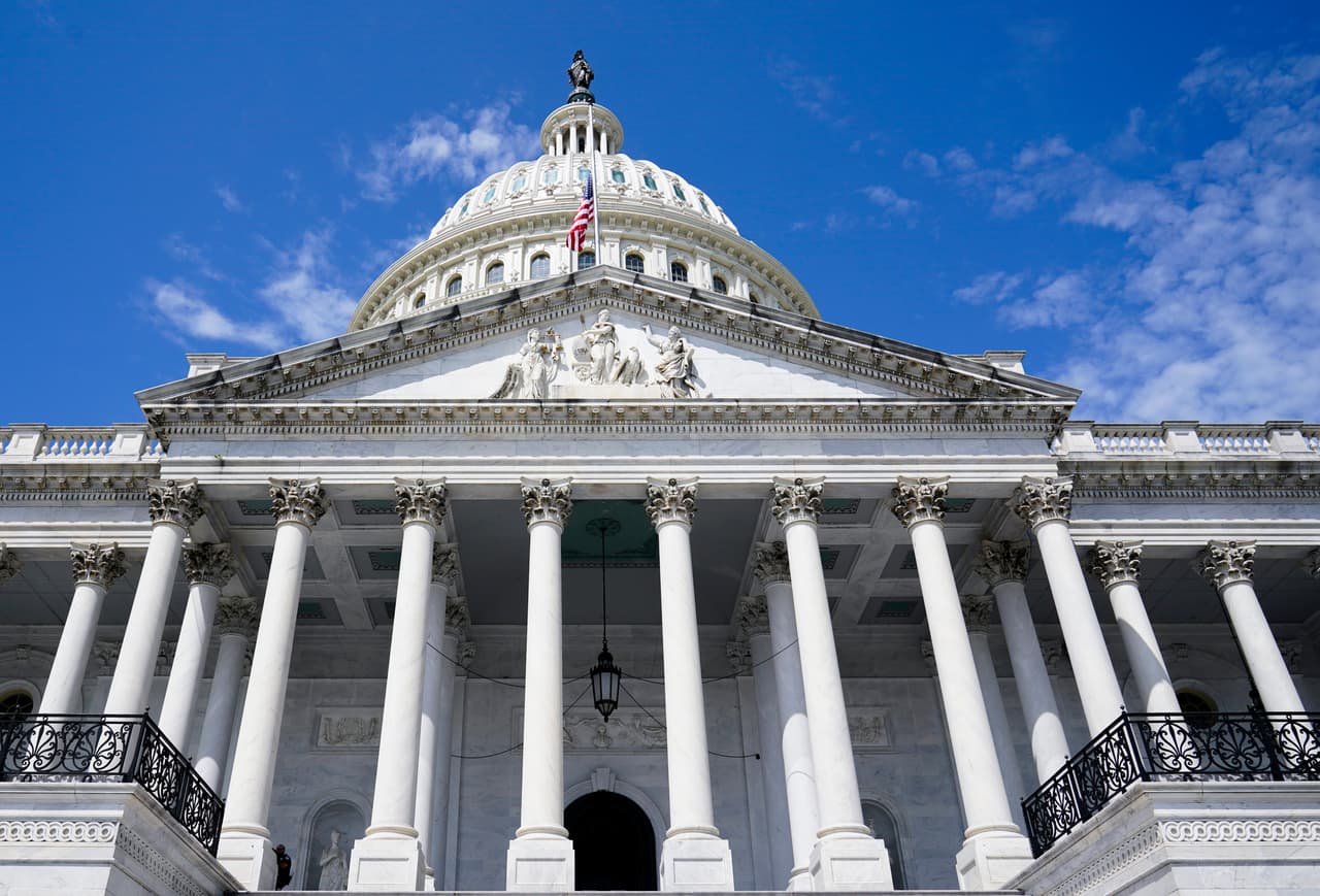 Atención médica, cambio climático, impuestos: claves del proyecto prioritario de la administración Biden aprobado por el Senado