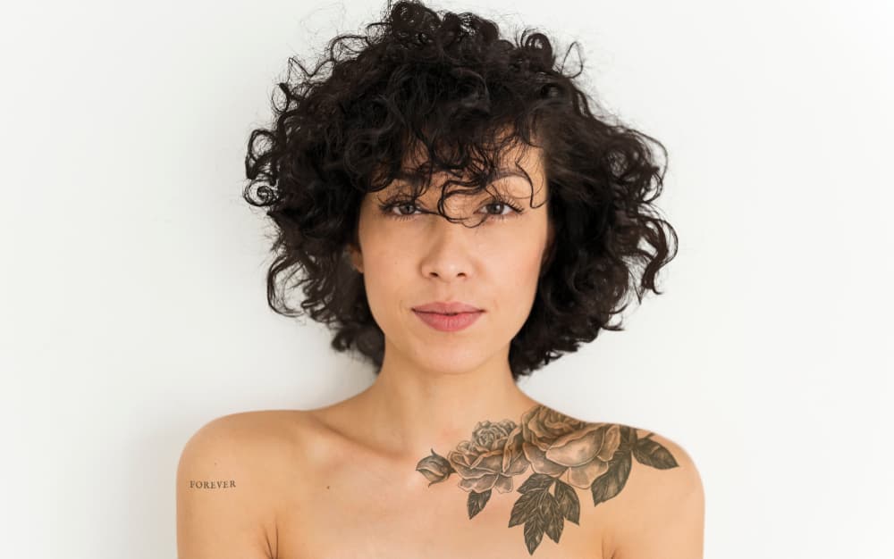 <b>TAURO</b>
<br>Rige el cuello, la nuca. Con elementos naturales que correspondan al signo, como flores, corazones, mariposas. Todo eso les sienta bien.
<br>