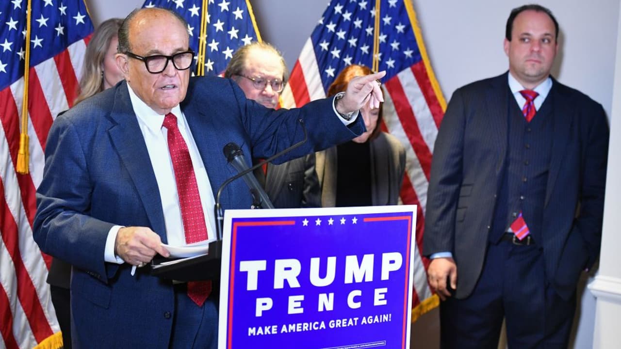 ¿Pueden ser castigados los abogados de Trump por presentar demandas para evitar el triunfo de Biden?