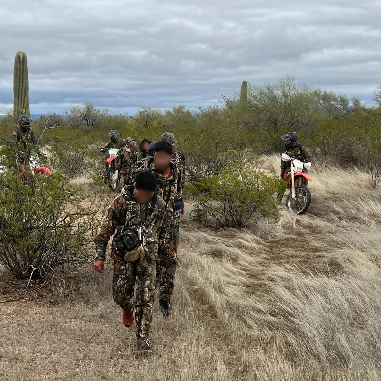 Con la tecnología fronteriza detectaron a un grupo de migrantes.