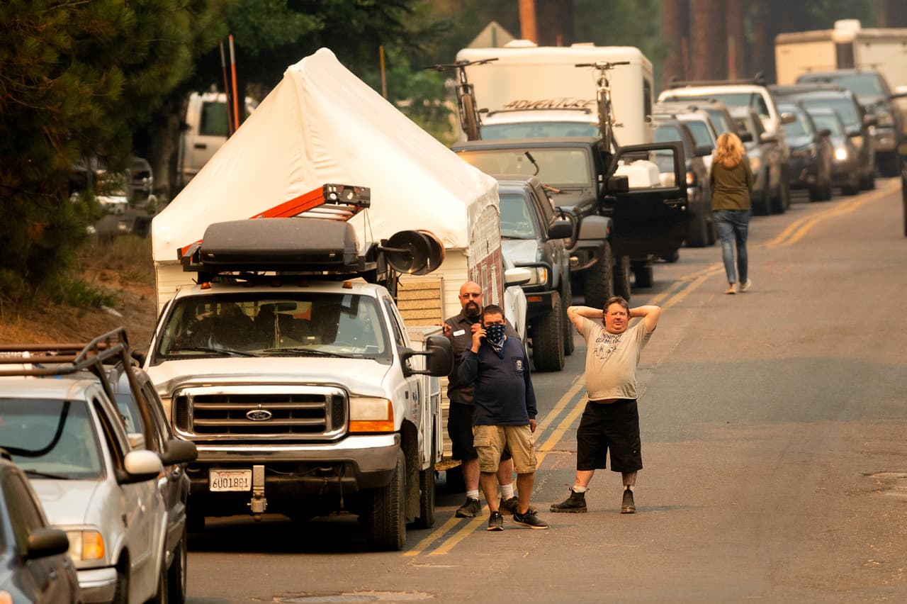 Las órdenes de evacuación, inéditas para la ciudad de South 
<a href="https://www.univision.com/temas/lake-tahoe">Lake Tahoe</a>, se produjeron un día después de que se ordenara a otras comunidades a varias millas al sur que también dejaran el área debido al avance del Caldor Fire.