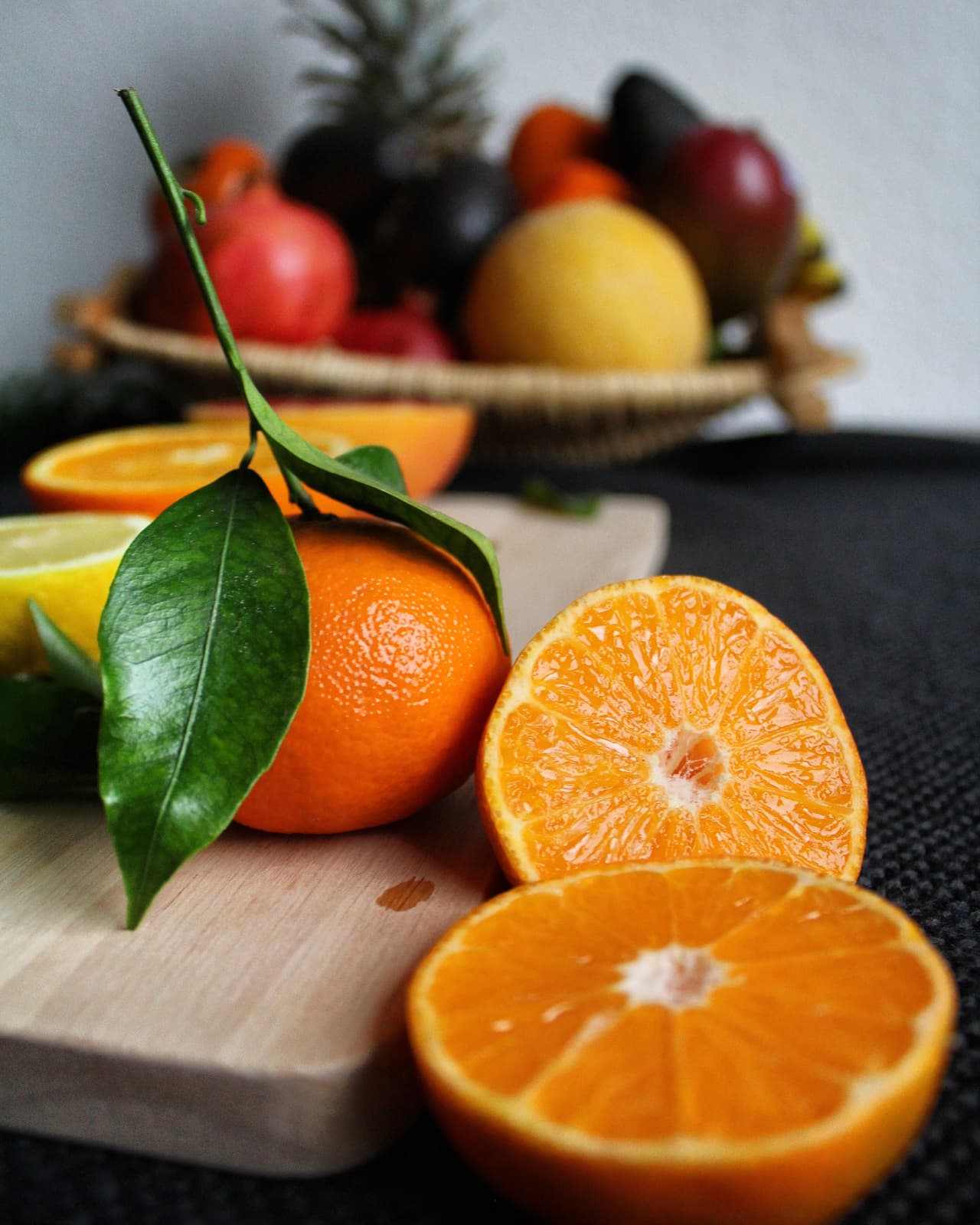 <b>Frutas: al natural</b>. Contrario a lo que muchos piensan, no debes eliminar el consumo de frutas si eres diabético –incluyendo las más dulces– pues aportan importantes vitaminas y minerales. La clave está en controlar las porciones, dependiendo de su nivel de azúcar.