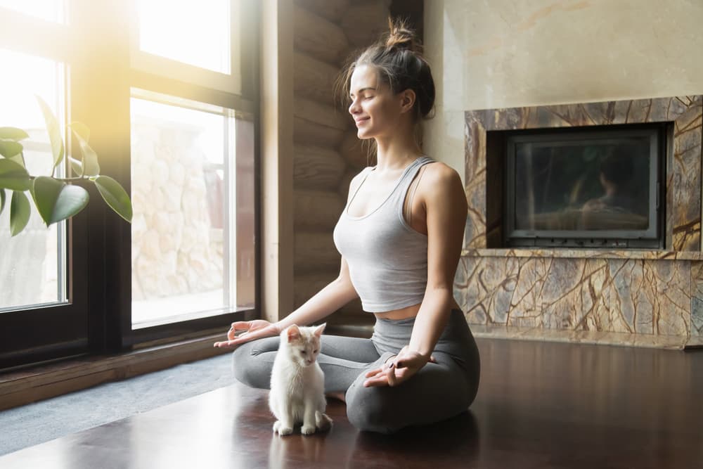 La meditación siempre será una excelente manera de disipar la energía tóxica a nuestro alrededor y en nuestro propio interior, pero hay que encontrar la mejor forma o método, dependiendo de tu propia personalidad y gustos.
