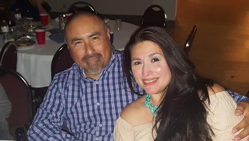 Joe e Irma García (en la foto) 
<b>estuvieron casados por 24 años. </b>Dos días después de la muerte de la maestra, su esposo, que volvía de visitar la cruz en honor a su esposa, murió de un ataque al corazón. 
<b> Tenía 50 años</b> y su familia dijo que murió por el 'corazón roto'.
<br>