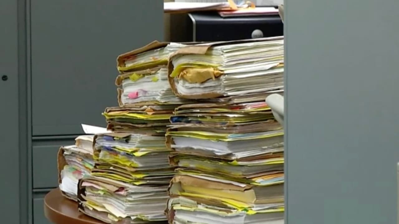 Si hablar con tu abogado no resuelve el problema, llama al Programa de Asistencia de Abogados y Clientes (CAAP) al 
<b>1-800-932-1900</b> y explícales tu caso para que te digan que es lo que puedes hacer.