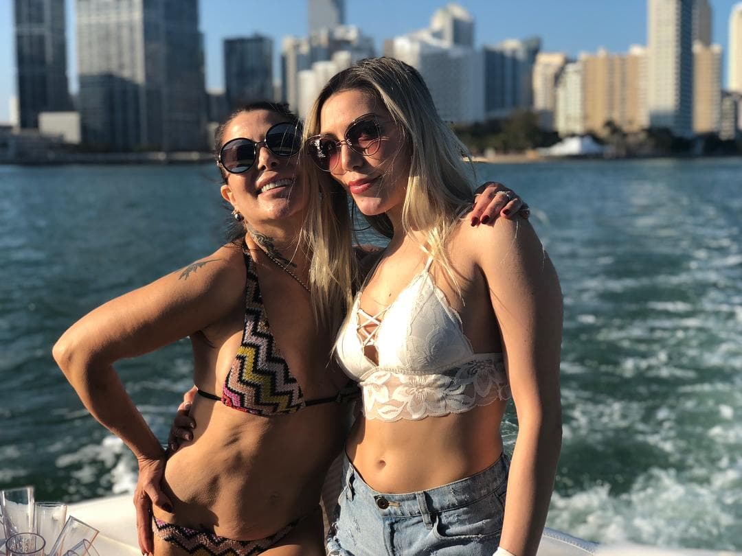 En abril del 2021, Frida Sofía 
<a href="https://www.univision.com/famosos/frida-sofia-acusa-abuelo-enrique-guzman-abuso-sexual-alejandra-guzman-fotos">aseguró</a> en una entrevista que su abuelo abusó sexualmente de ella cuando apenas tenía 5 años.