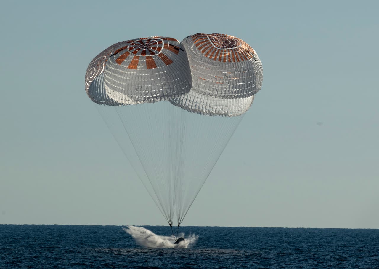 SpaceX trae de regreso a la Tierra a cuatro astronautas tras una misión de casi seis meses
