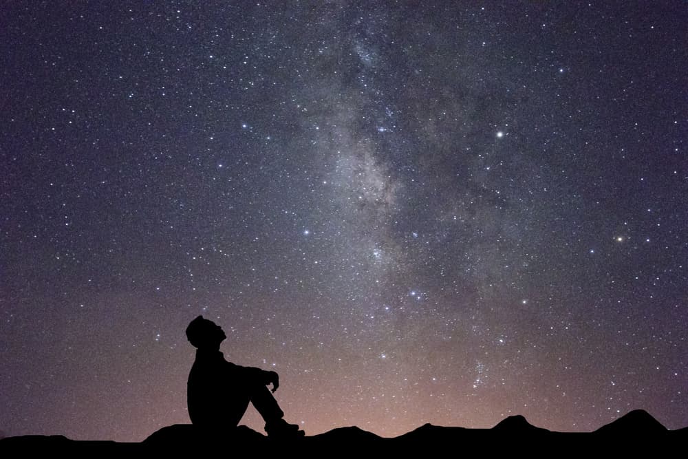 Así que a brindar, y a mirar a las estrellas y los planetas antes que salga el Sol. 
<br>