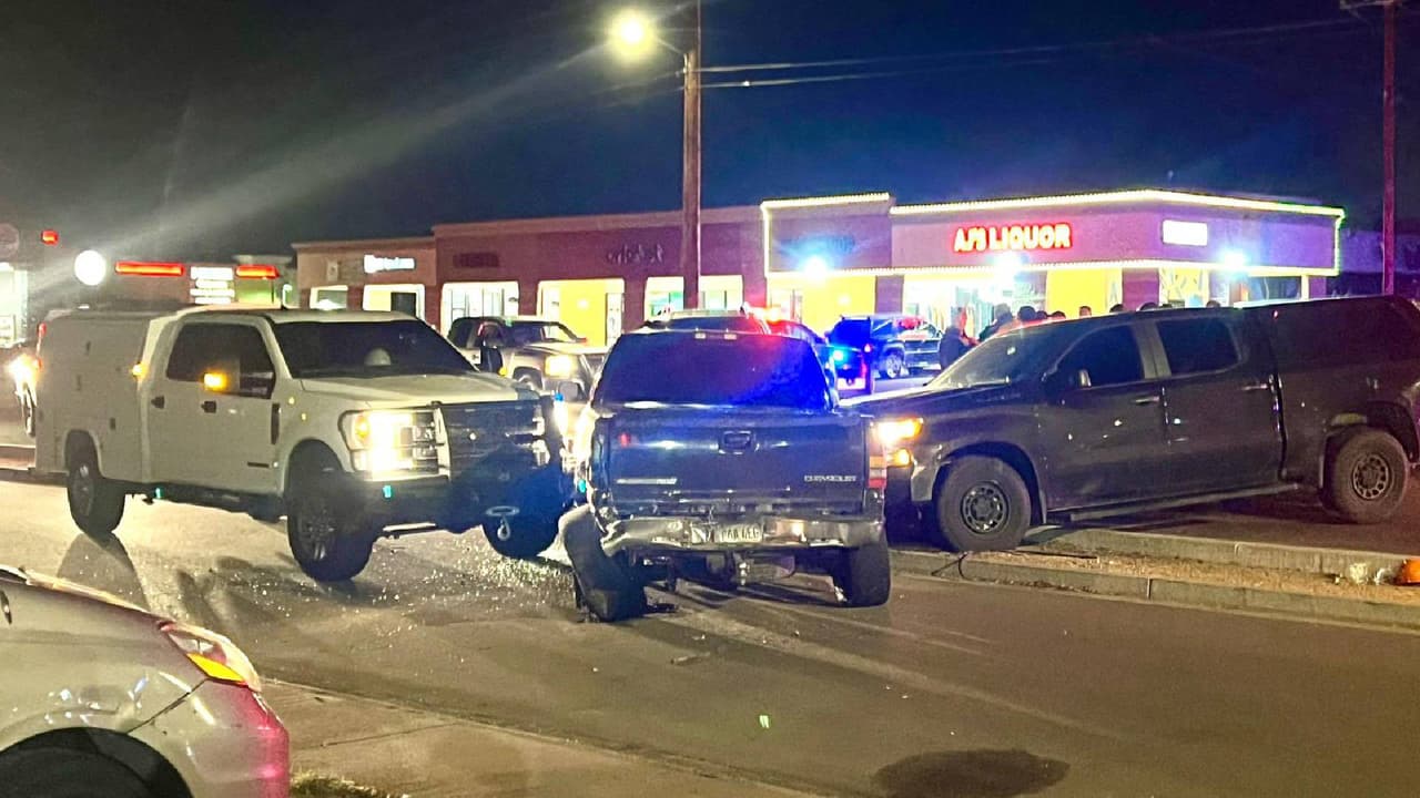 Los oficiales intentaron detener el camión robado alrededor de las 9 P.M. cerca de la 27th Avenue y Indian School Road.
