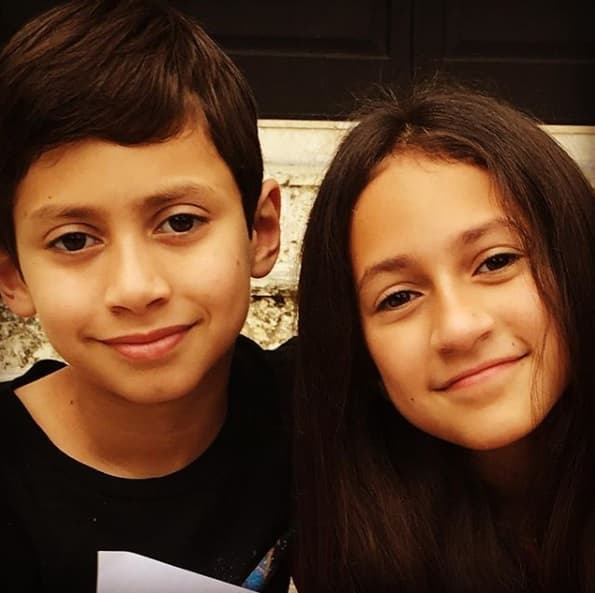Sin embargo, ‘Max’, el hijo que la intérprete de ‘Let’s get loud’ comparte con Marc Anthony, es quien menos ha sido visto con ellos públicamente.
<br>