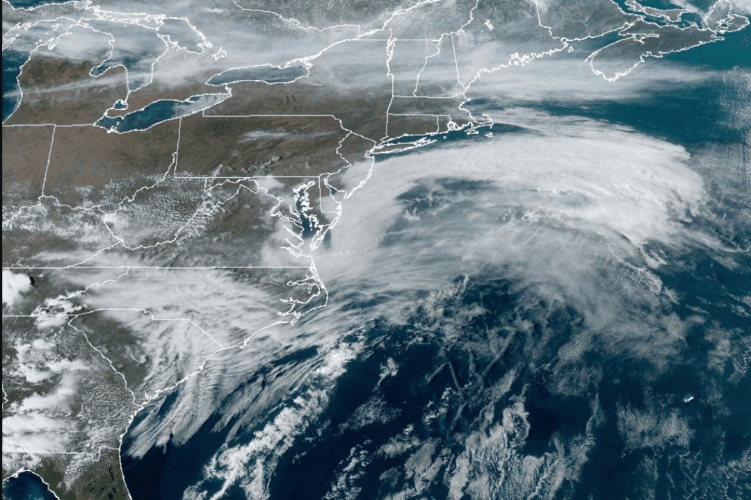 Un enorme sistema de tormentas amenaza a gran parte de EEUU con tornados, nevadas y hasta incendios forestales 