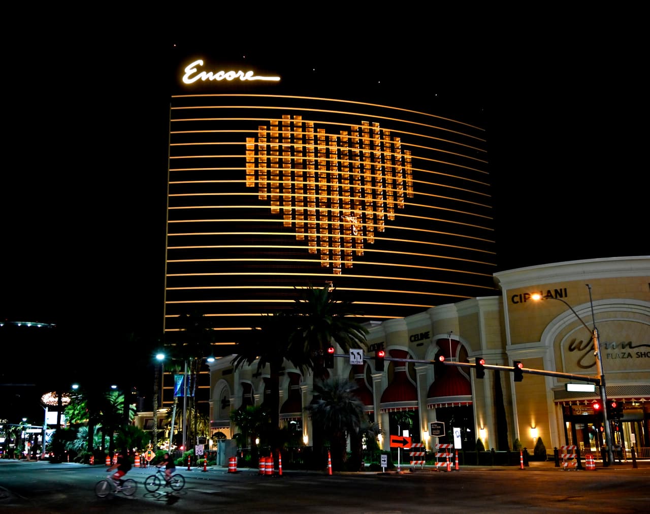 <b>Puesto 3: Las Vegas, Nevada. </b>En esta ciudad
<b> </b>el tamaño promedio de la vivienda es de 884 pies cuadrados y el 71.6% de las personas tiene acceso a internet de banda ancha. La cantidad de opciones de comida para llevar es de 1,755 y por cada 1,000 personas hay 70,5 parques en promedio.
